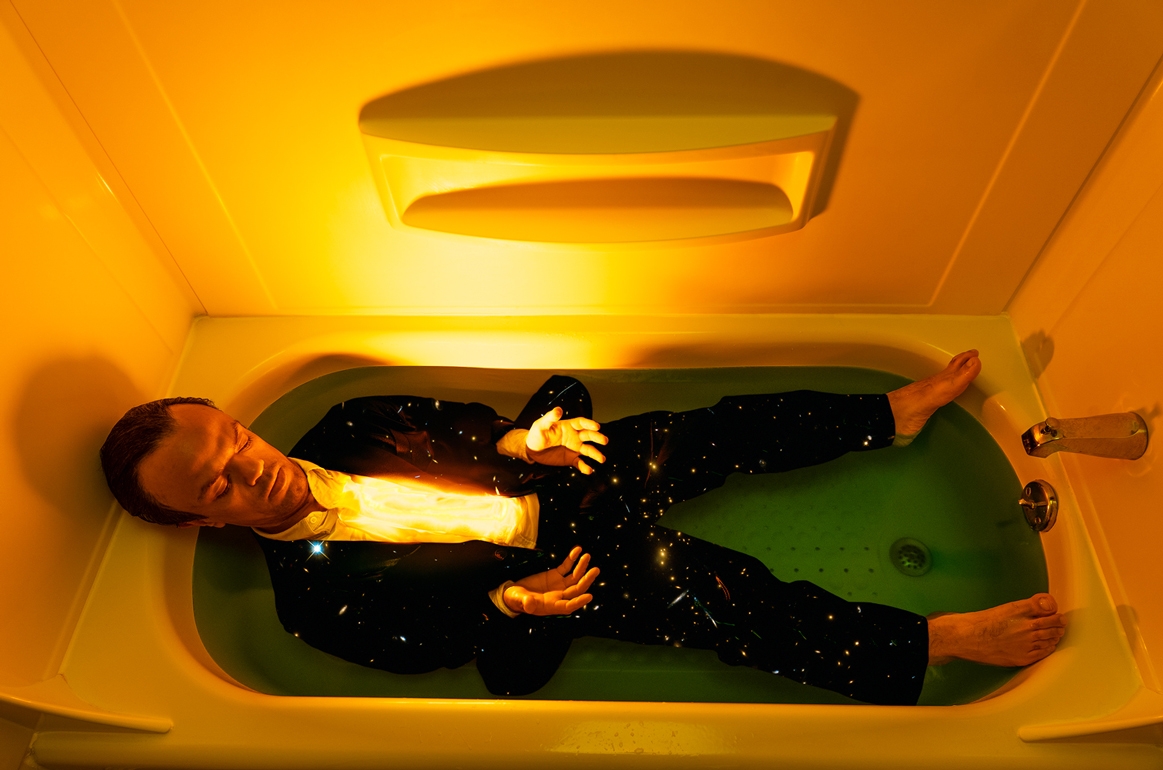 https://www.santiagoforero.com/files/gimgs/th-7_santiago-forero-in-bathtub-04.jpg