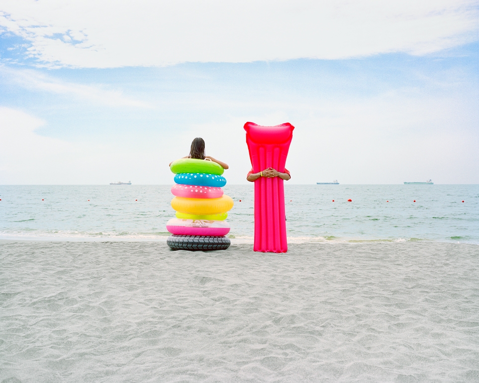 https://www.santiagoforero.com/files/gimgs/th-9_santiago-forero-story-about-friends-beach-statues.jpg