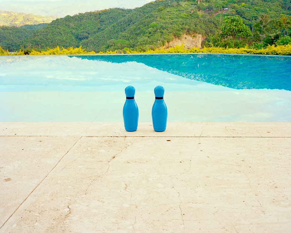 https://www.santiagoforero.com/files/gimgs/th-9_santiago-forero-story-about-friends-bowling-pins.jpg