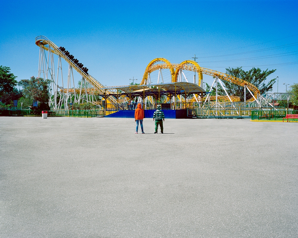 https://www.santiagoforero.com/files/gimgs/th-9_santiago-forero-story-about-friends-rollercoaster.jpg
