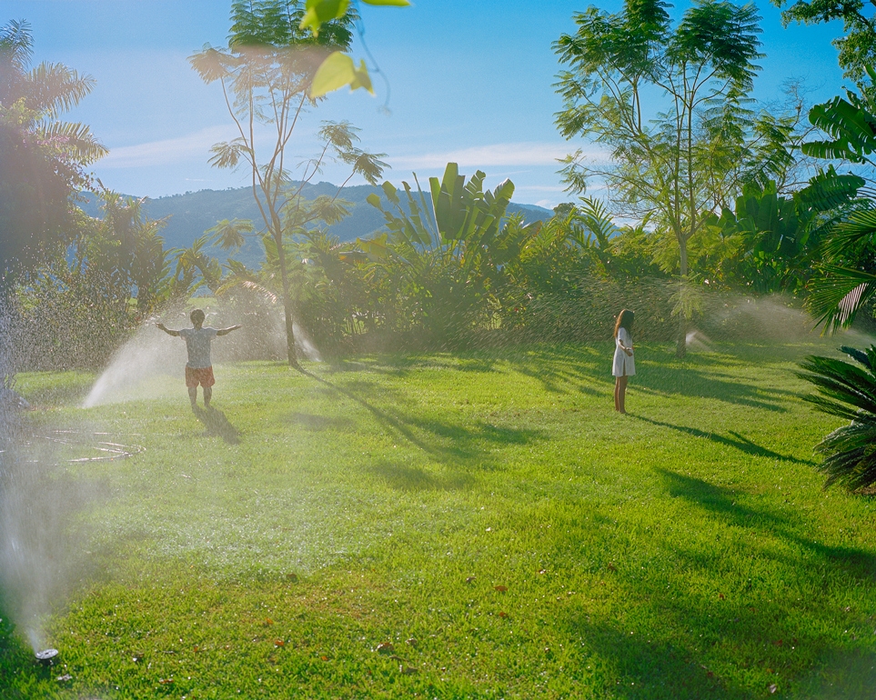 https://www.santiagoforero.com/files/gimgs/th-9_santiago-forero-story-about-friends-sprinkler-play.jpg