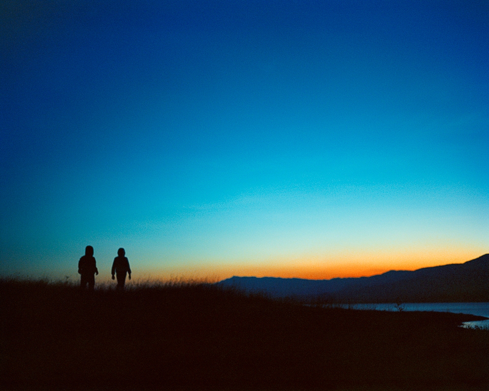 https://www.santiagoforero.com/files/gimgs/th-9_santiago-forero-story-about-friends-sunset.jpg